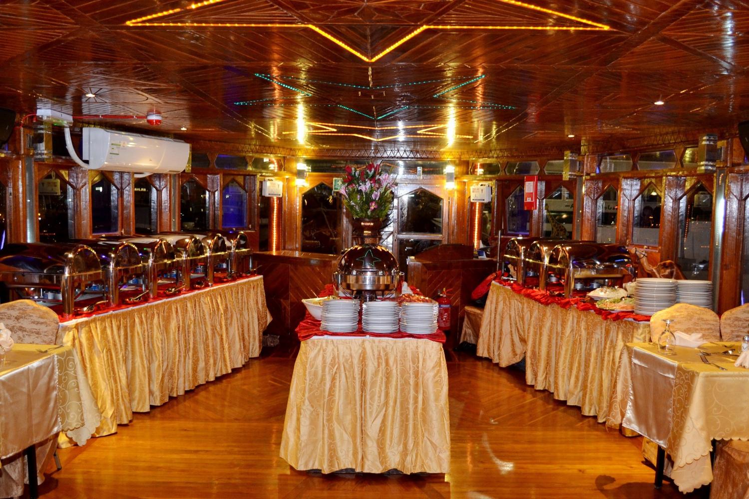 dhow cruise upper deck